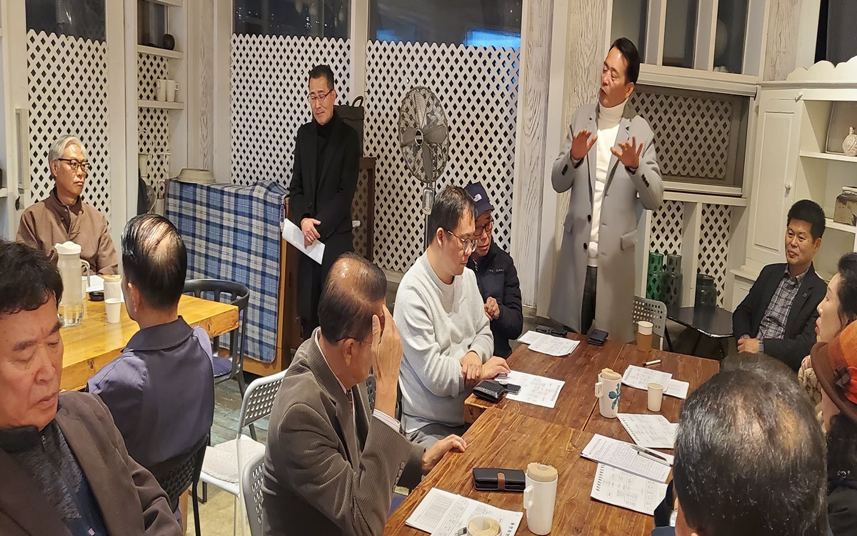 처인성전투에대한 강의를하고있는 정재상 연수원장